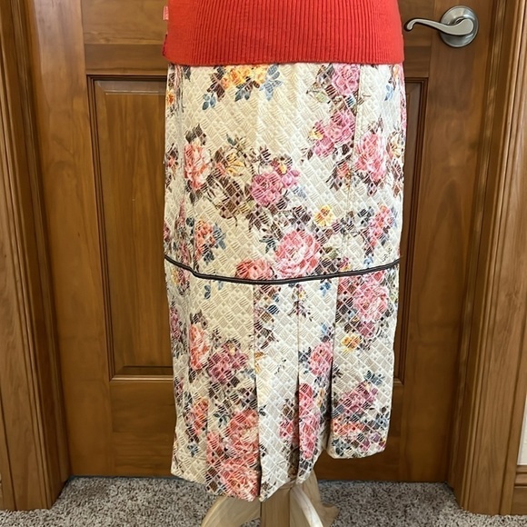 Like New Oiliy Brocade Wrap Skirt (Button and aside Tie) Size 34 Pleated - Picture 5 of 13